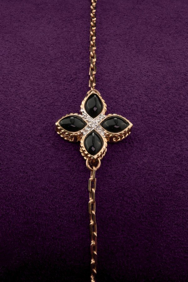 Браслет из золота c бриллиантами и ониксом