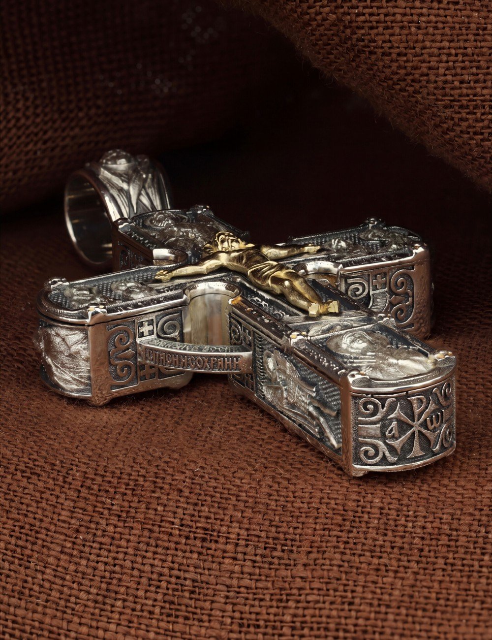 Крест из серебра и золота