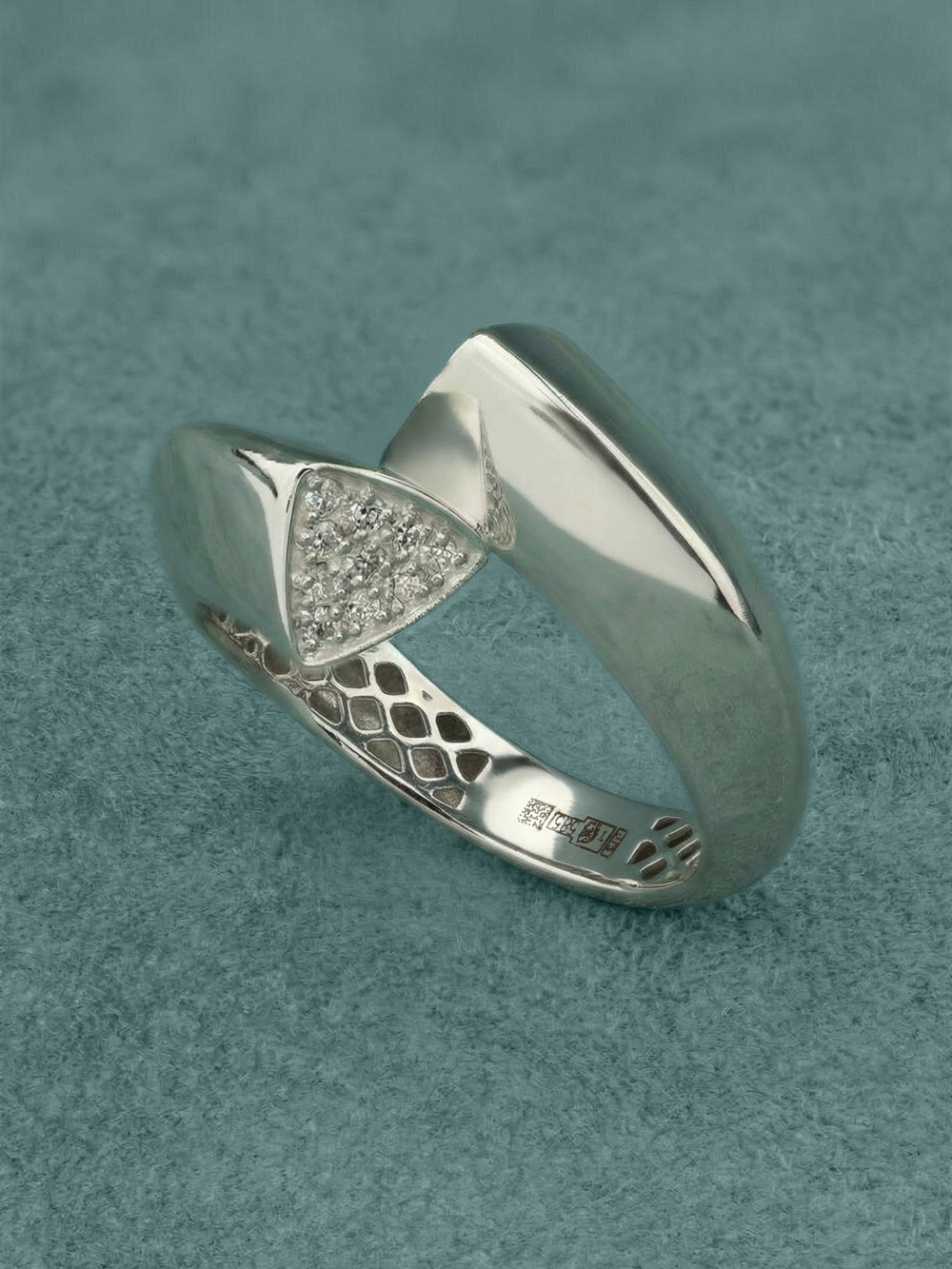 Кольцо из белого золота c бриллиантами