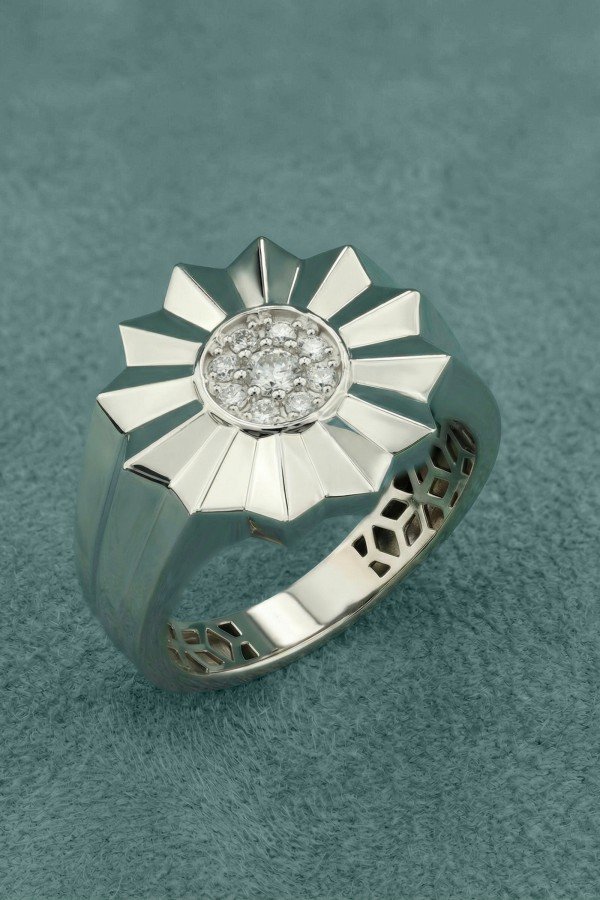 Кольцо из белого золота c бриллиантами