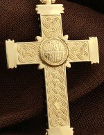 Крест из лимонного золота 585 пробы c ониксом