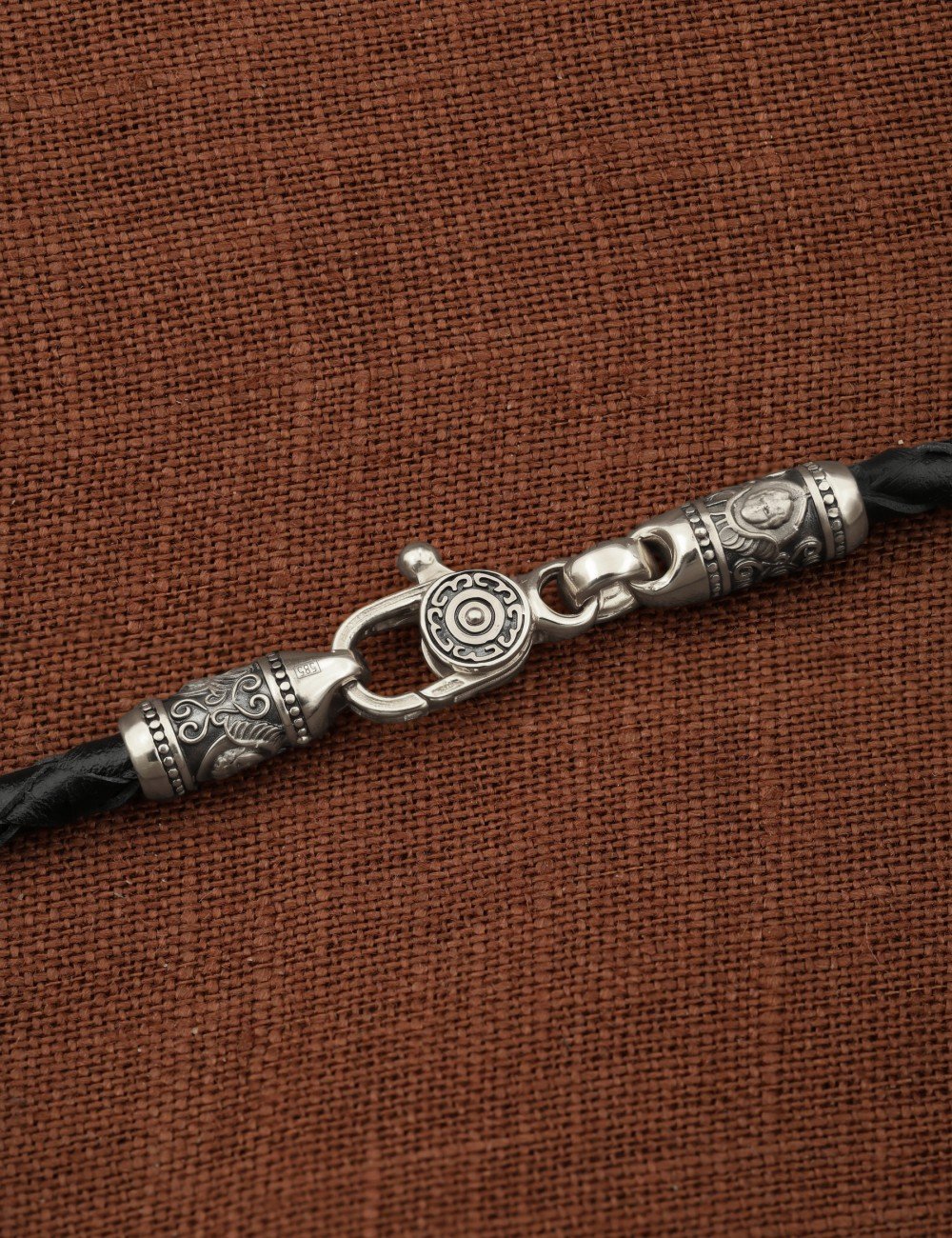 Гайтан из белого золота c кожаным шнурком