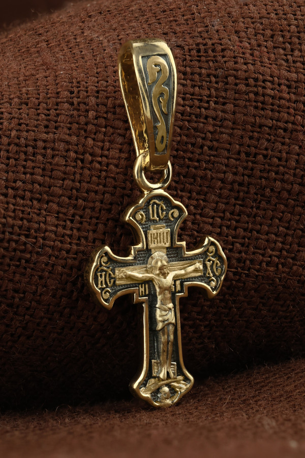 Крест из лимонного золота