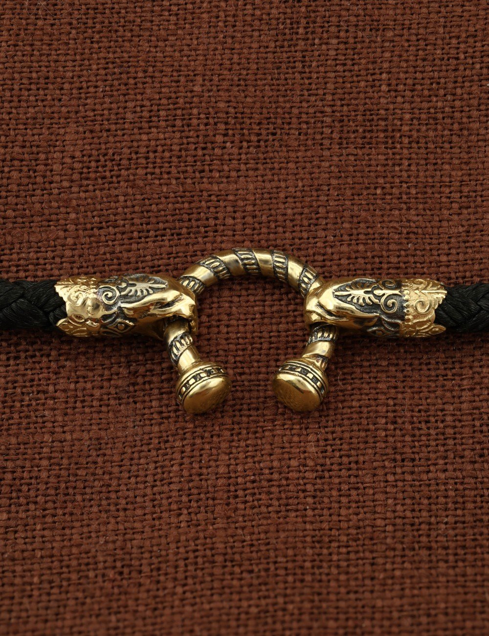 Шнурок шёлковый из лимонного золота c шёлковым шнурком