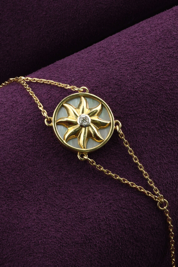 Браслет из лимонного золота c бриллиантами и перламутром