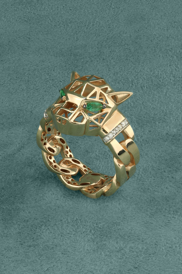 Кольцо из золота c бриллиантами и изумрудом