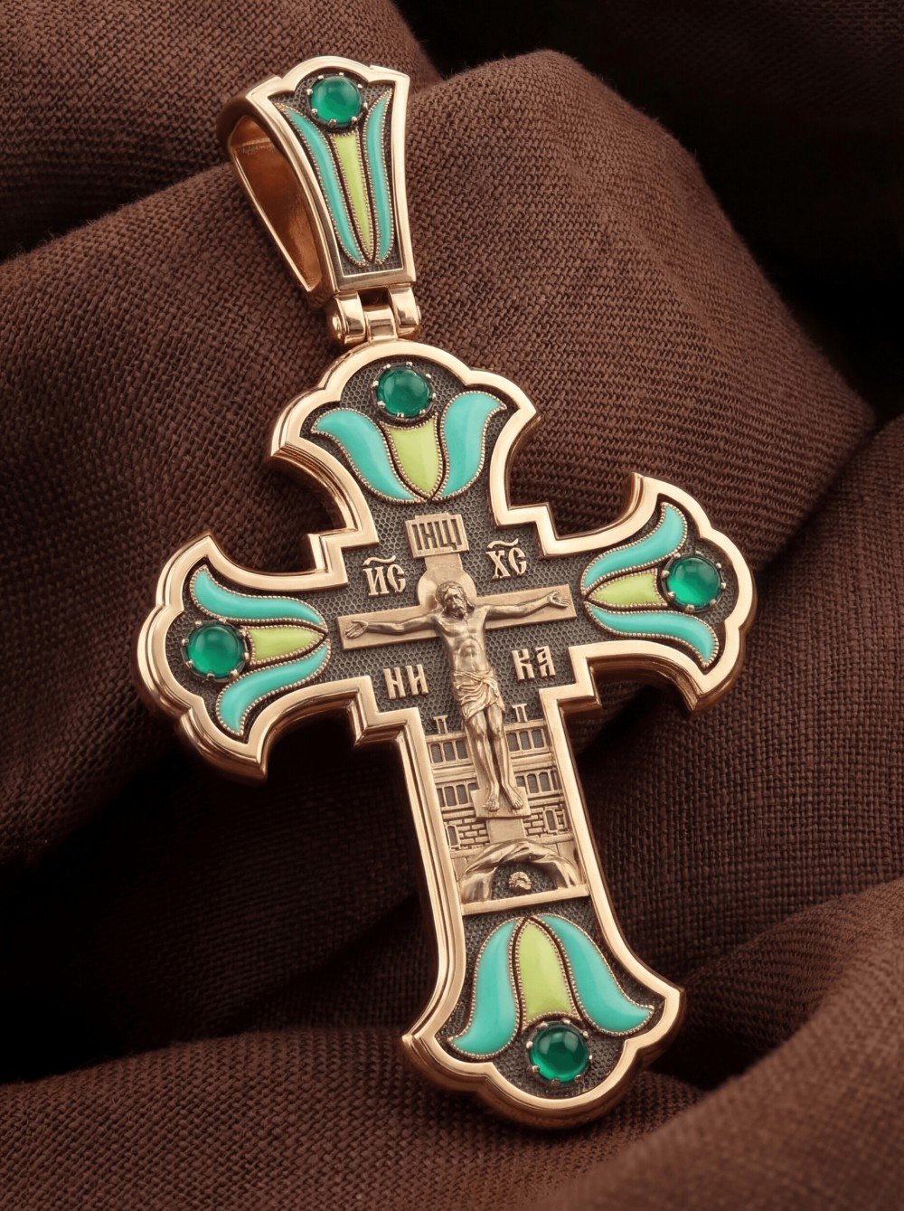 Крест из золота c эмалью и хризопразом