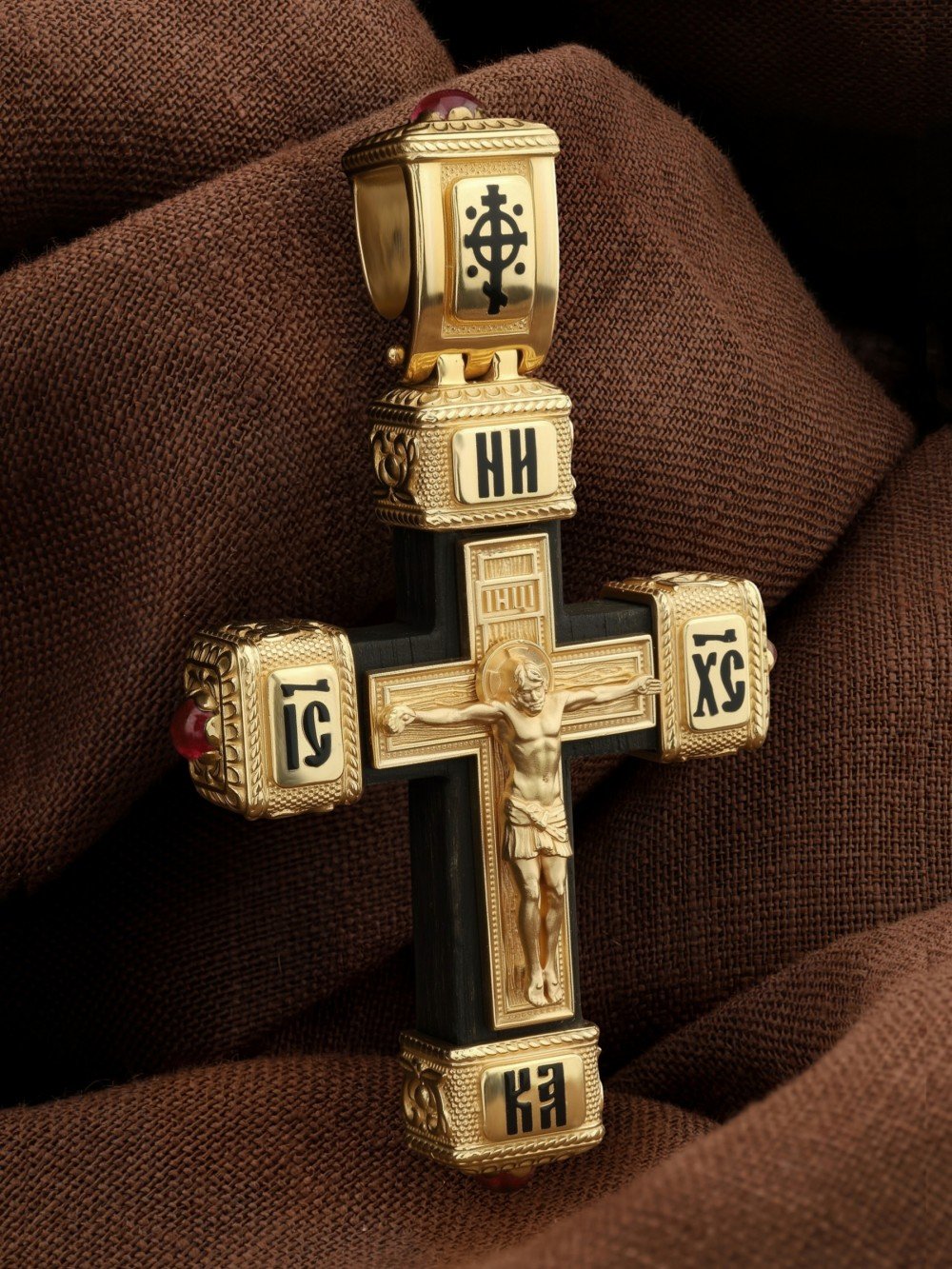 Крест из лимонного золота c эмалью, рубином и эбеновым деревом