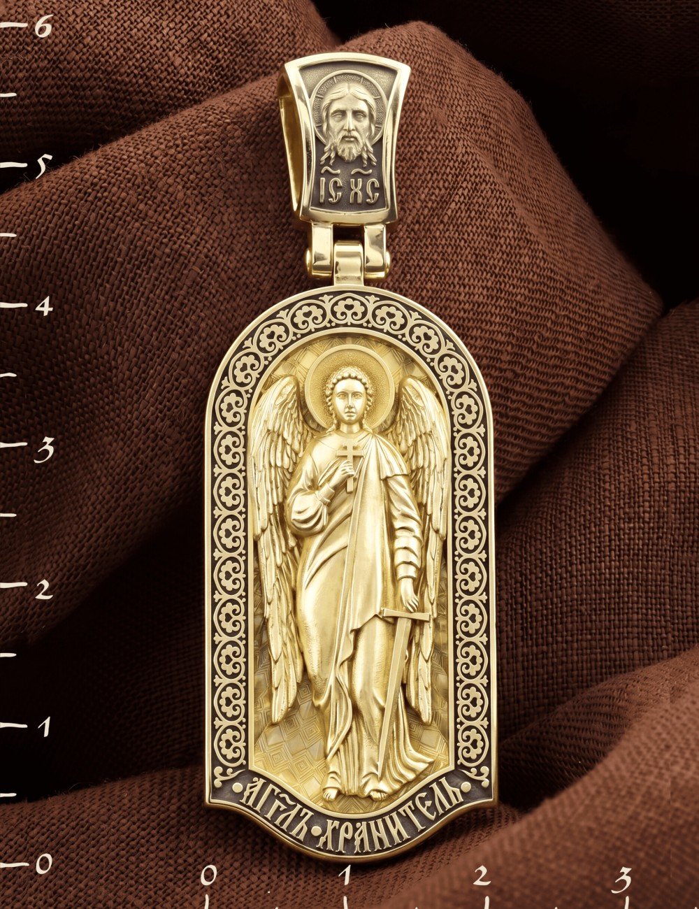 Образок из лимонного золота c эмалью