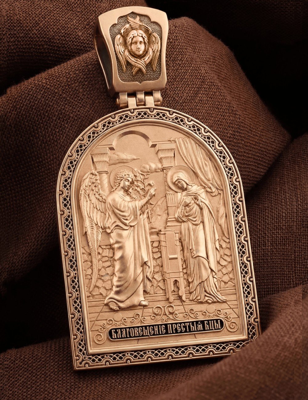 Образок из золота 585 пробы c эмалью и бивнем мамонта