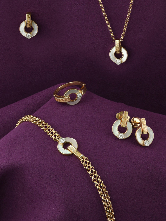 Колье из лимонного золота c бриллиантами и перламутром