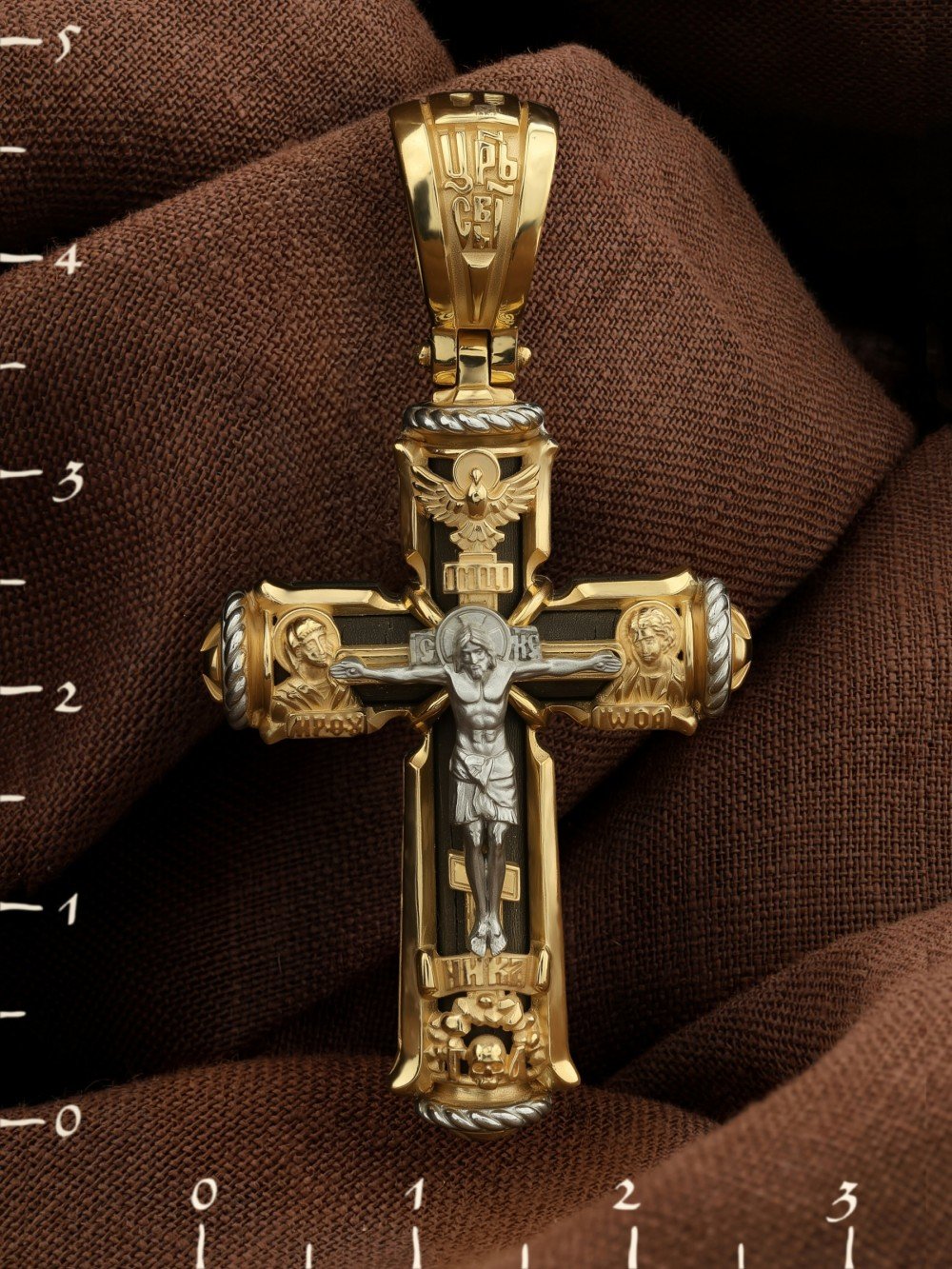 Крест из лимонного золота c эбеновым деревом