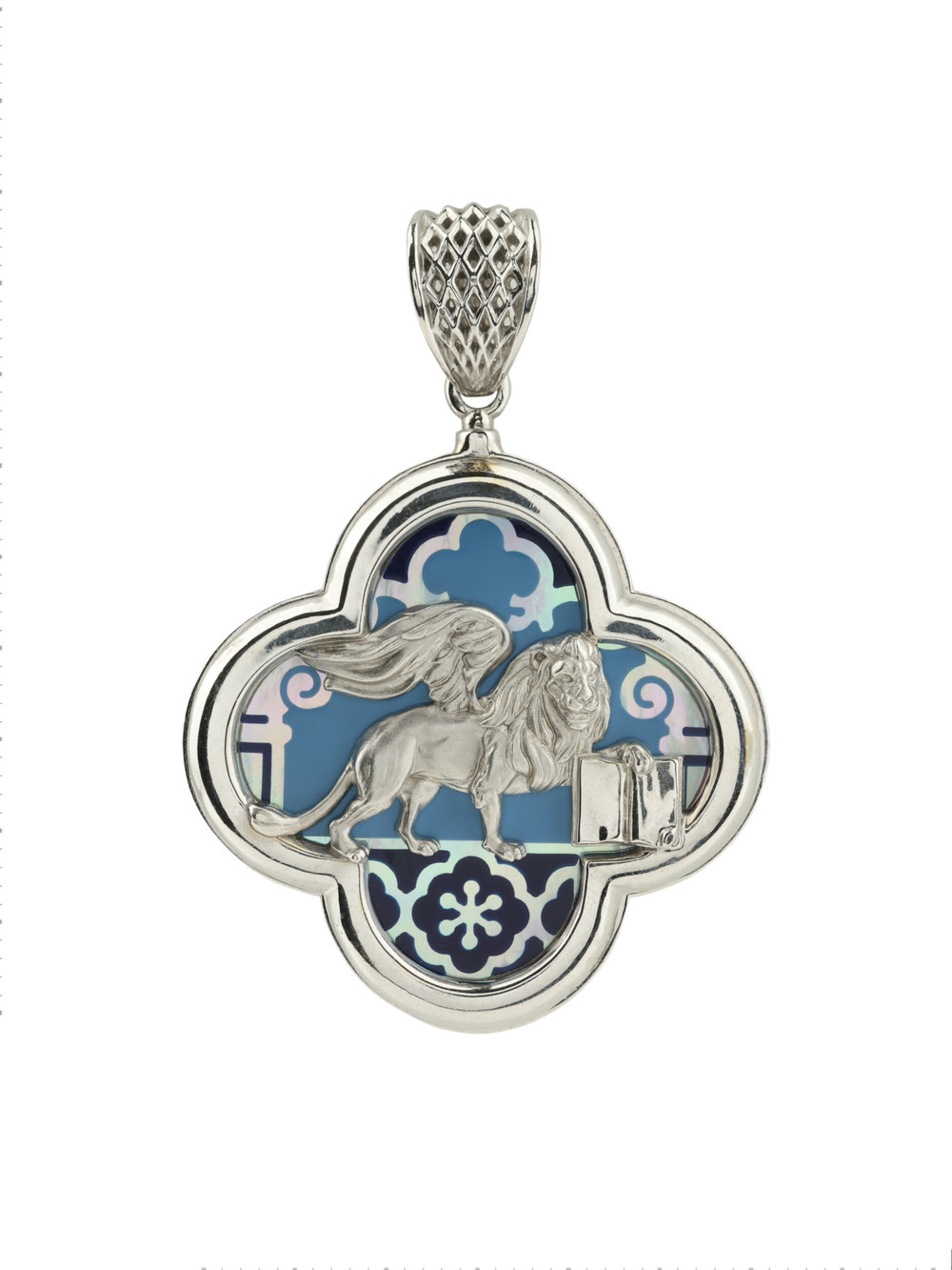 Подвеска из белого золота c эмалью и перламутром