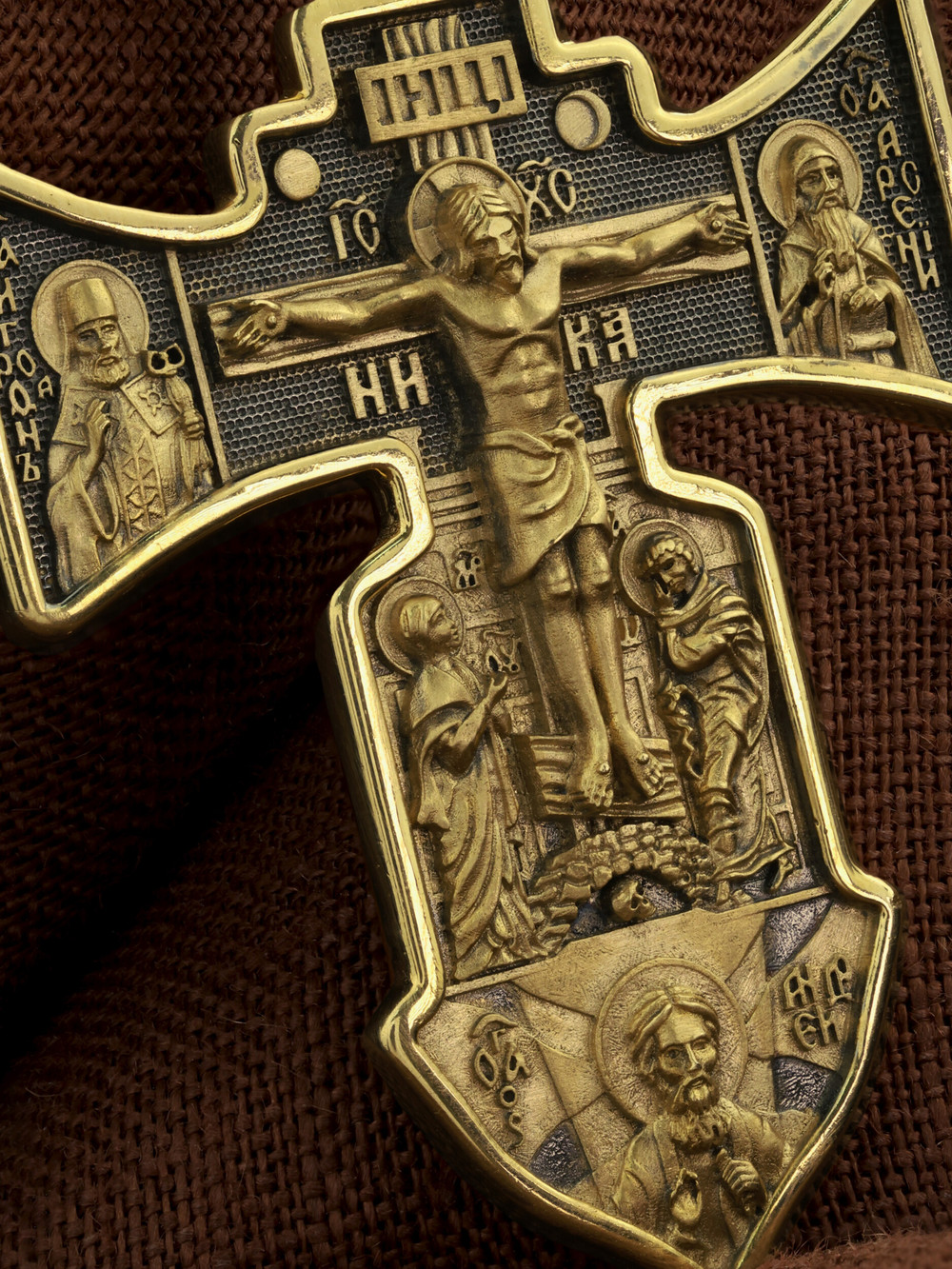 Крест из лимонного золота