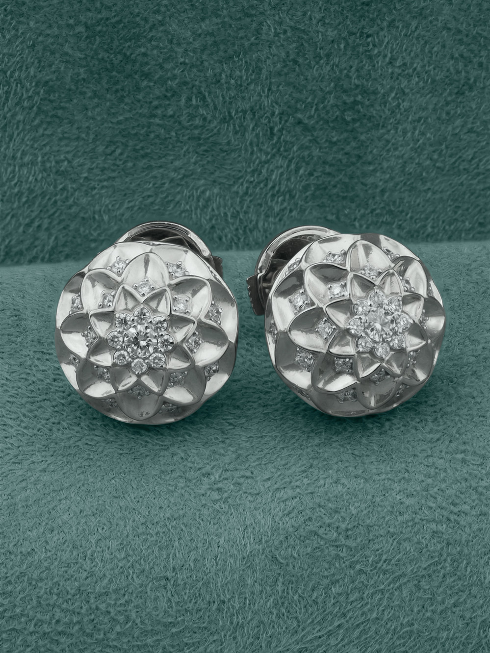 Серьги из белого золота c бриллиантами