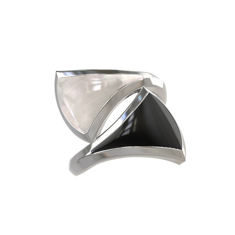 Кольцо из белого золота c ониксом и перламутром