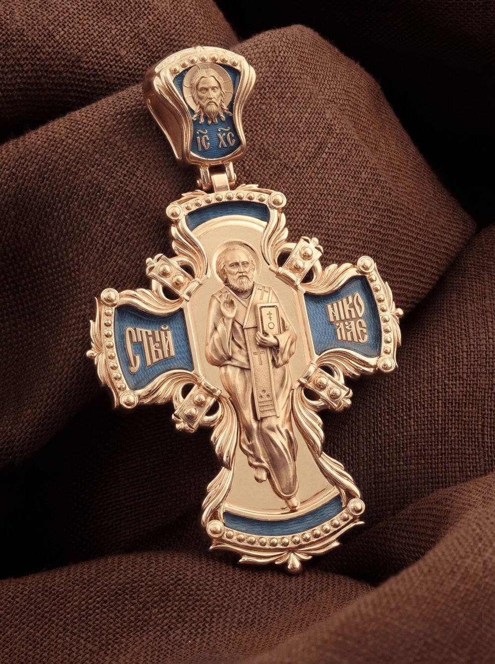 Крест из золота c эмалью