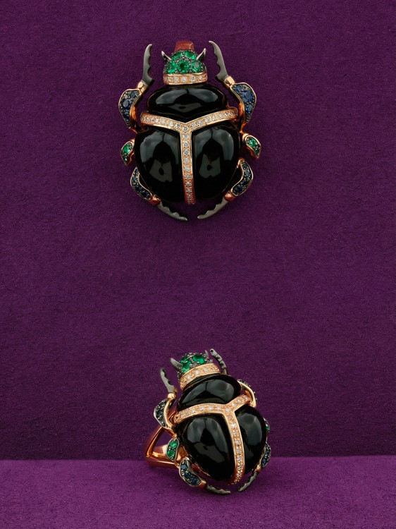 Подвеска из золота c бриллиантами, сапфиром, изумрудом и ониксом