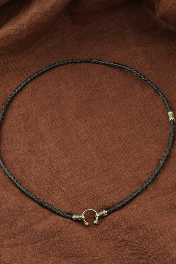 Гайтан из зелёного золота c кожаным шнурком