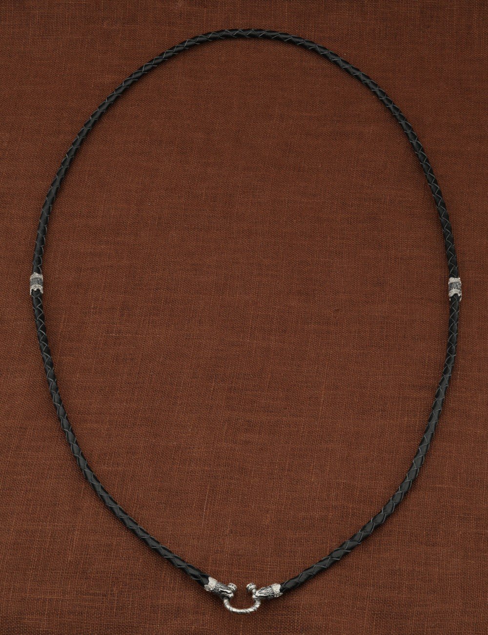 Гайтан из белого золота c кожаным шнурком