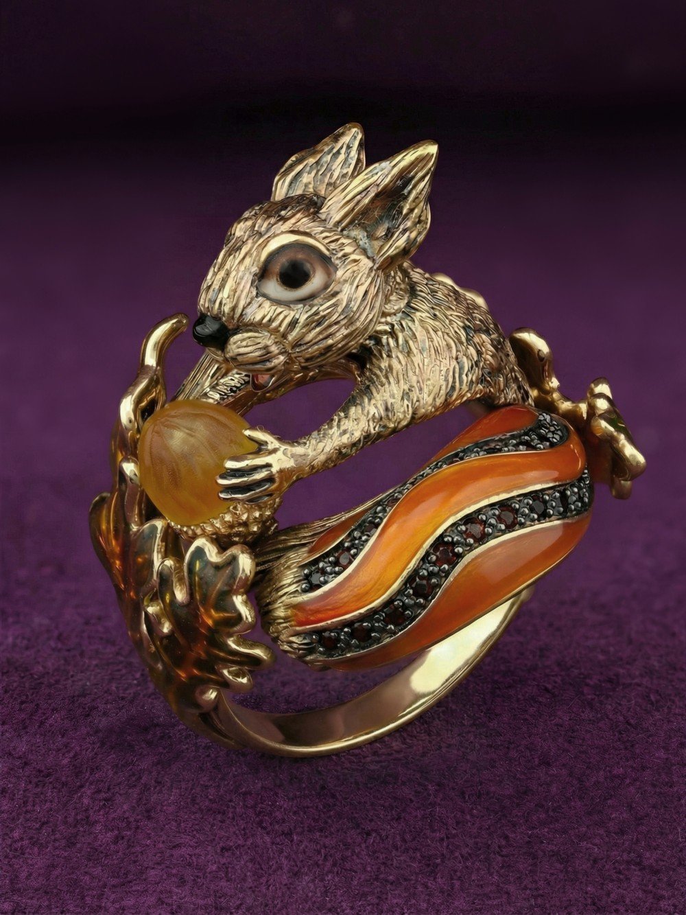 Кольцо из лимонного золота c эмалью, гранатом и янтарём