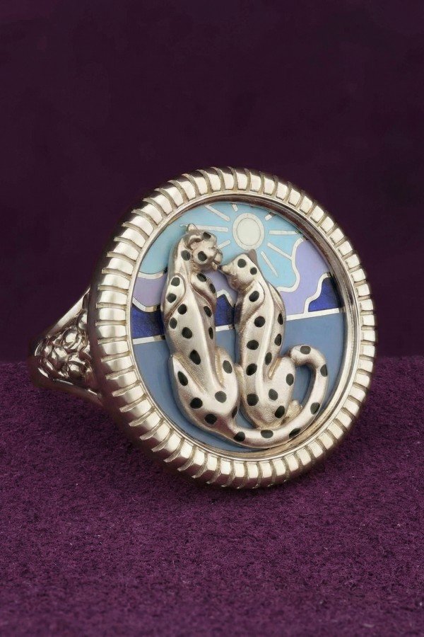 Кольцо из белого золота c эмалью