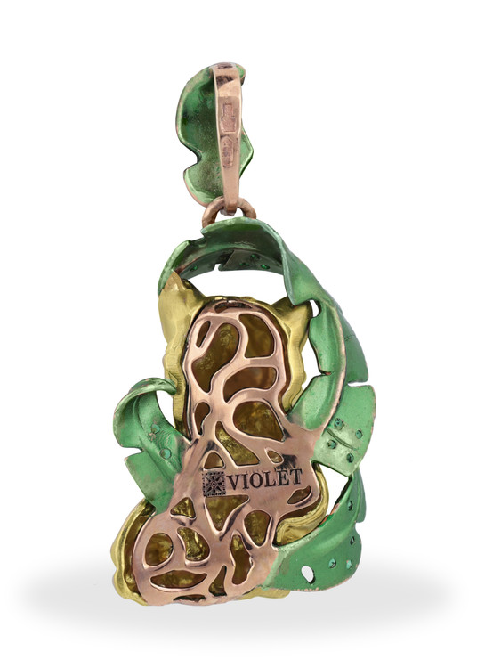 Подвеска из золота c эмалью и изумрудом