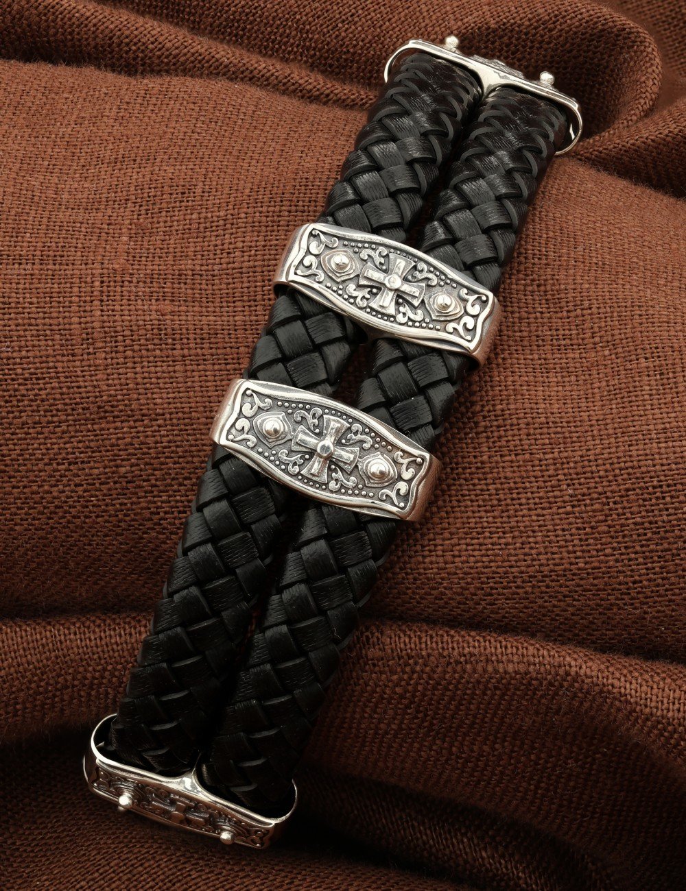 Браслет из серебра c кожаным шнурком