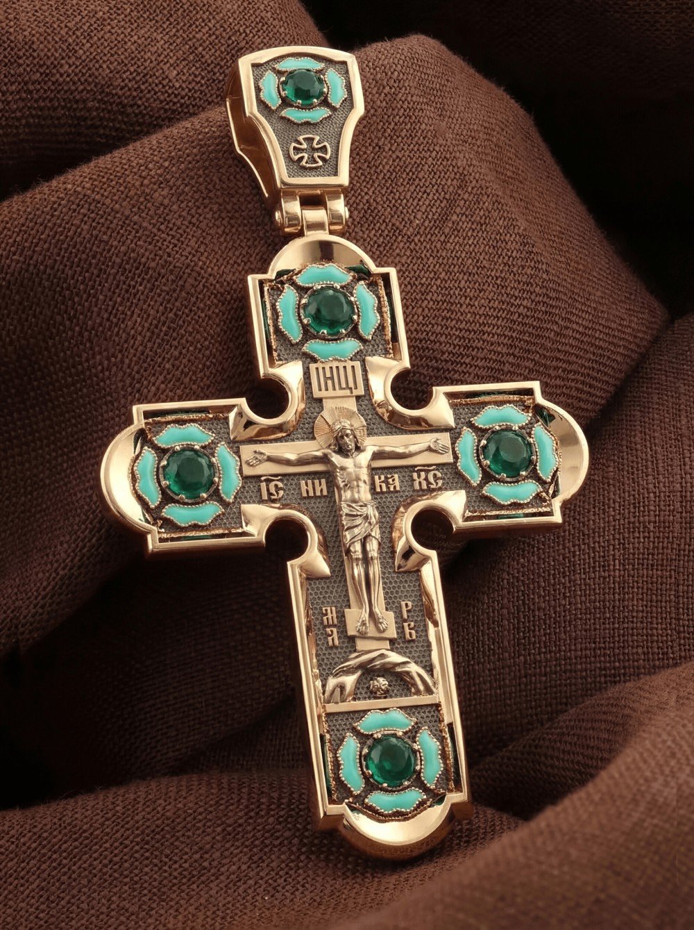 Крест из золота c эмалью и хризопразом