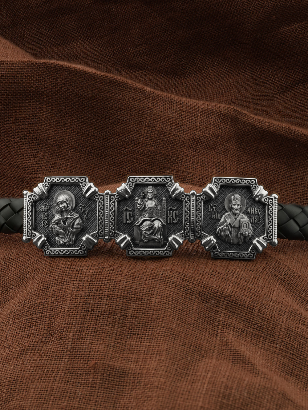 Браслет из белого золота c шнурком