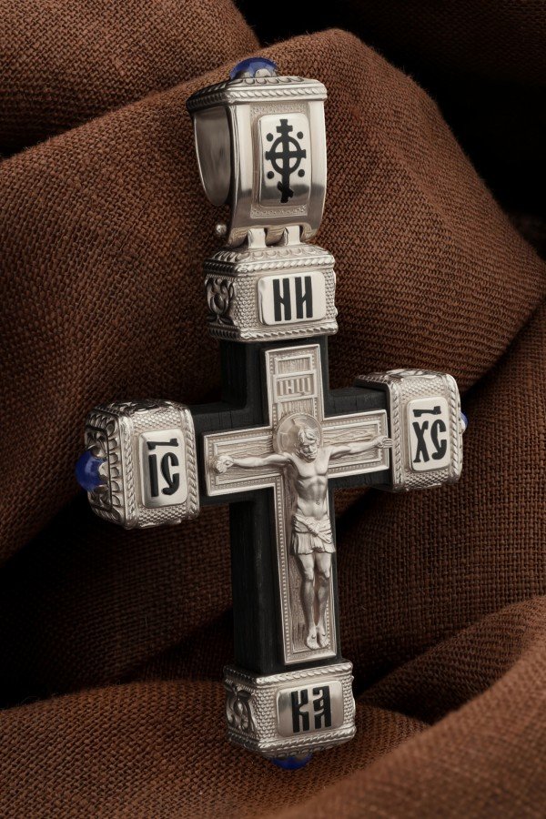 Крест из белого золота c эмалью, сапфиром и эбеновым деревом