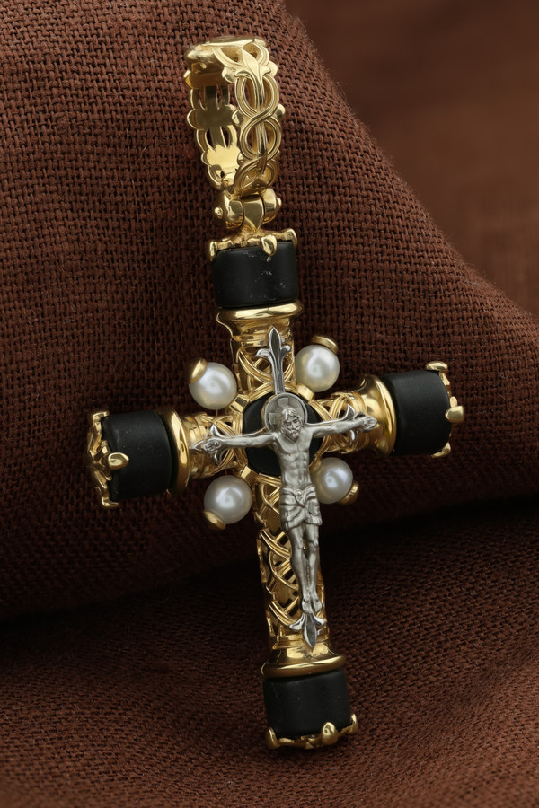 Крест из лимонного золота c жемчугом и ониксом