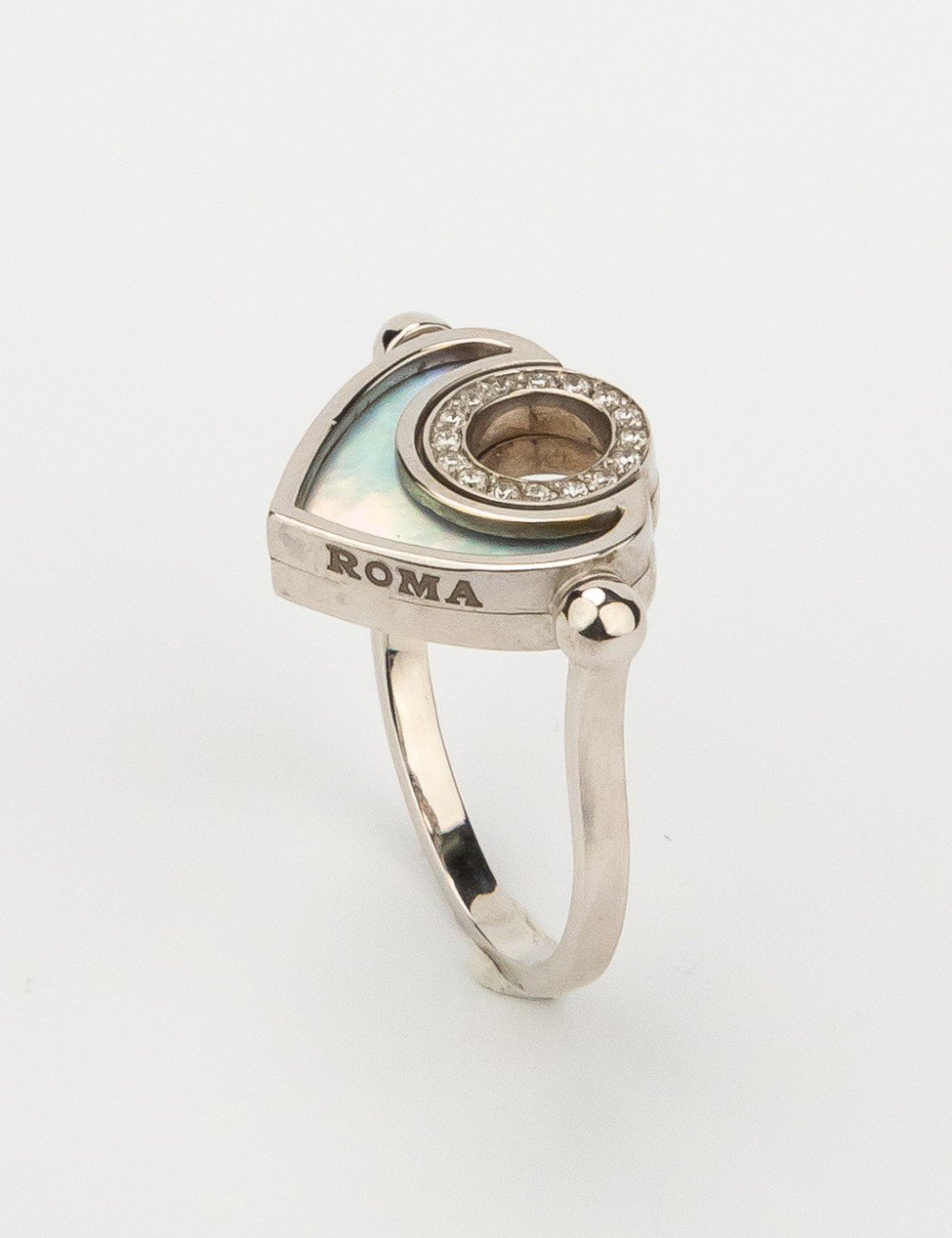 Кольцо из белого золота 585 пробы c бриллиантами, ониксом и перламутром