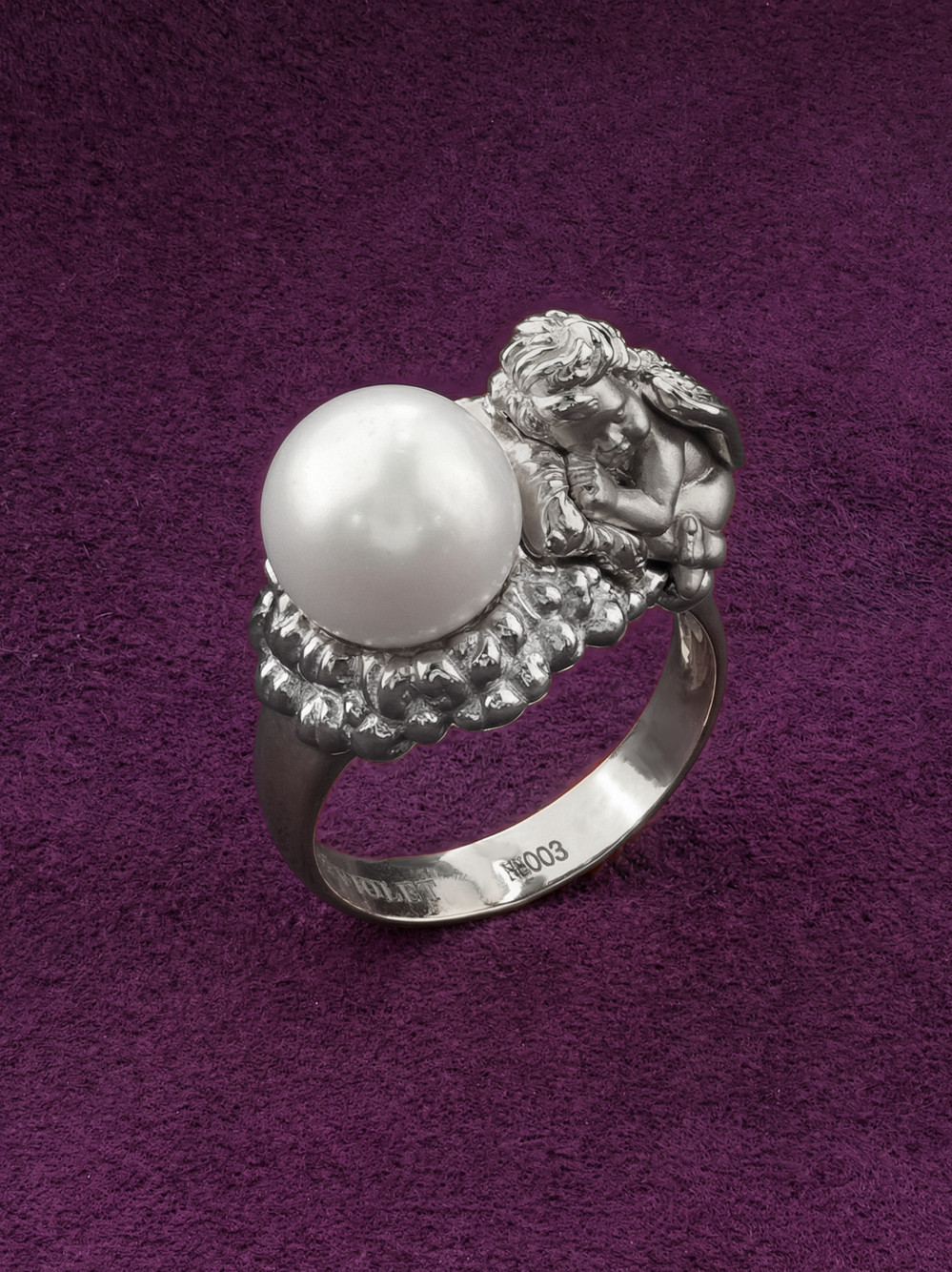 Кольцо из белого золота c жемчугом
