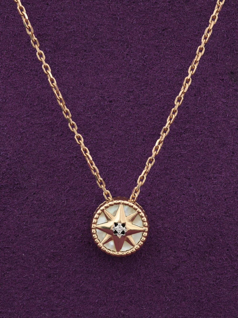 Колье из золота c бриллиантами и перламутром