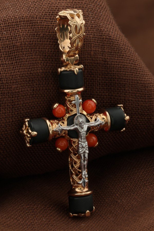 Крест из золота 585 пробы c ониксом и кораллом