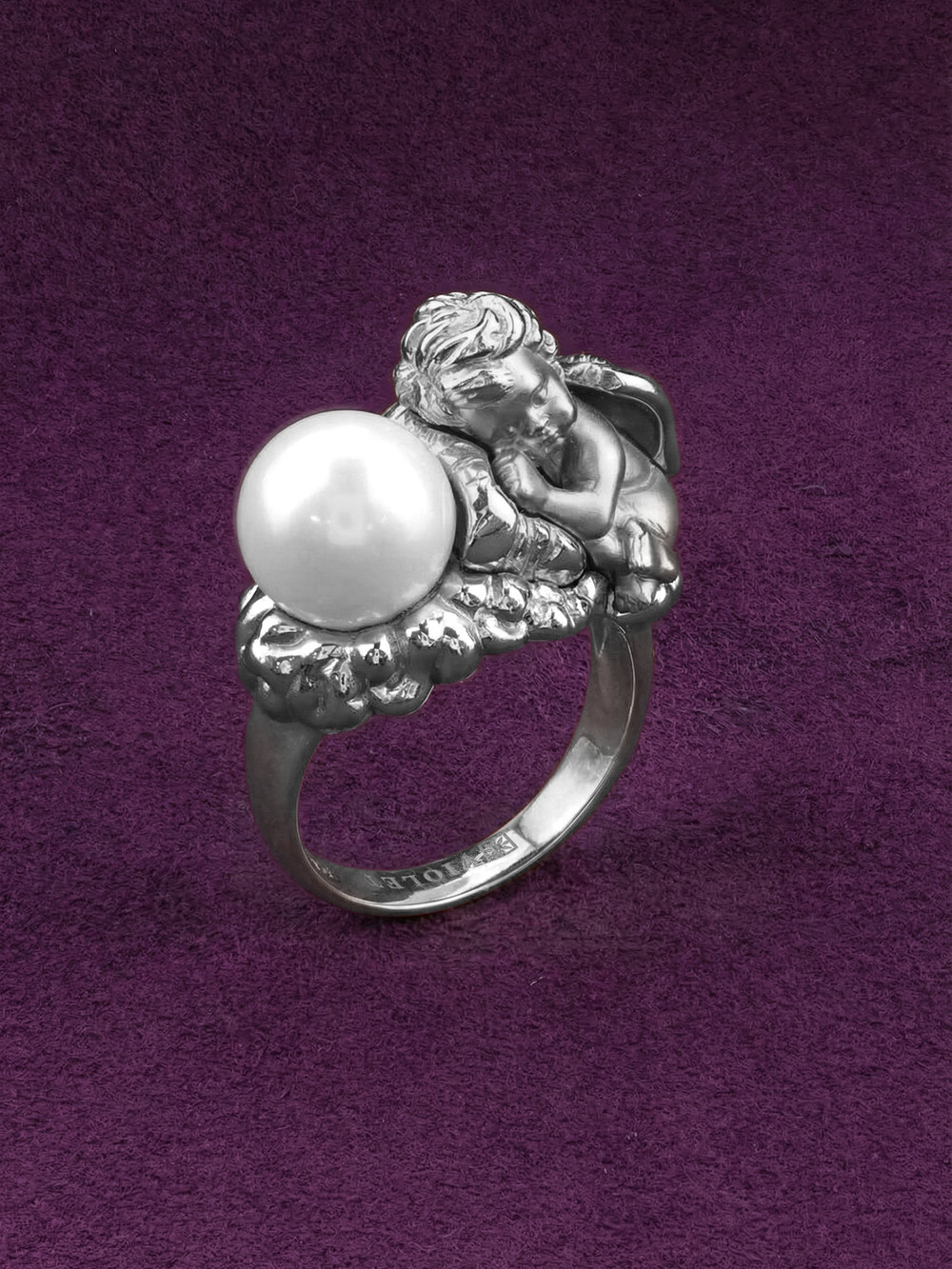 Кольцо из белого золота c жемчугом