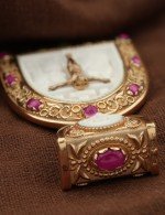 Образок из золота 585 пробы c эмалью, рубином и бивнем мамонта