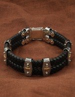 Браслет из серебра и золота c кожаным шнурком