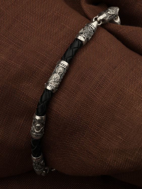 Браслет из белого золота c кожаным шнурком