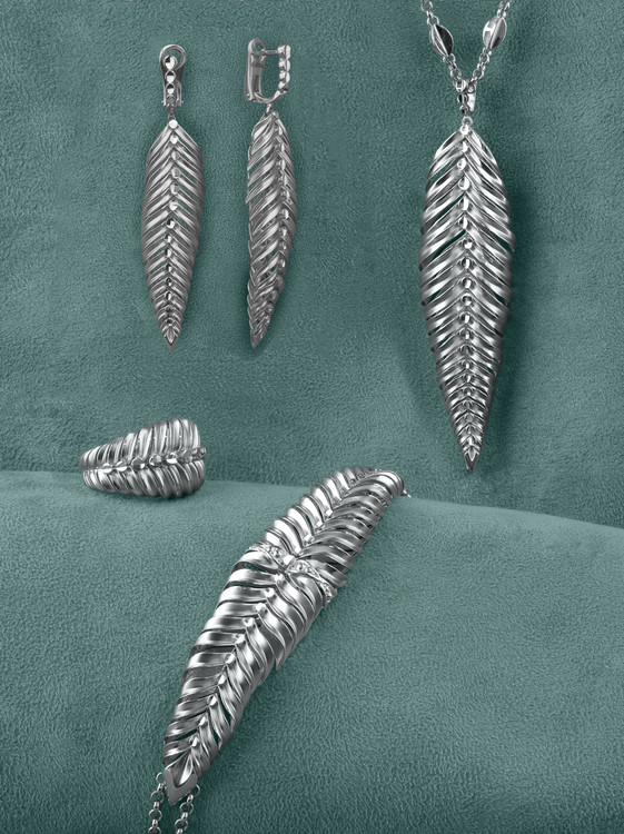 Колье из белого золота