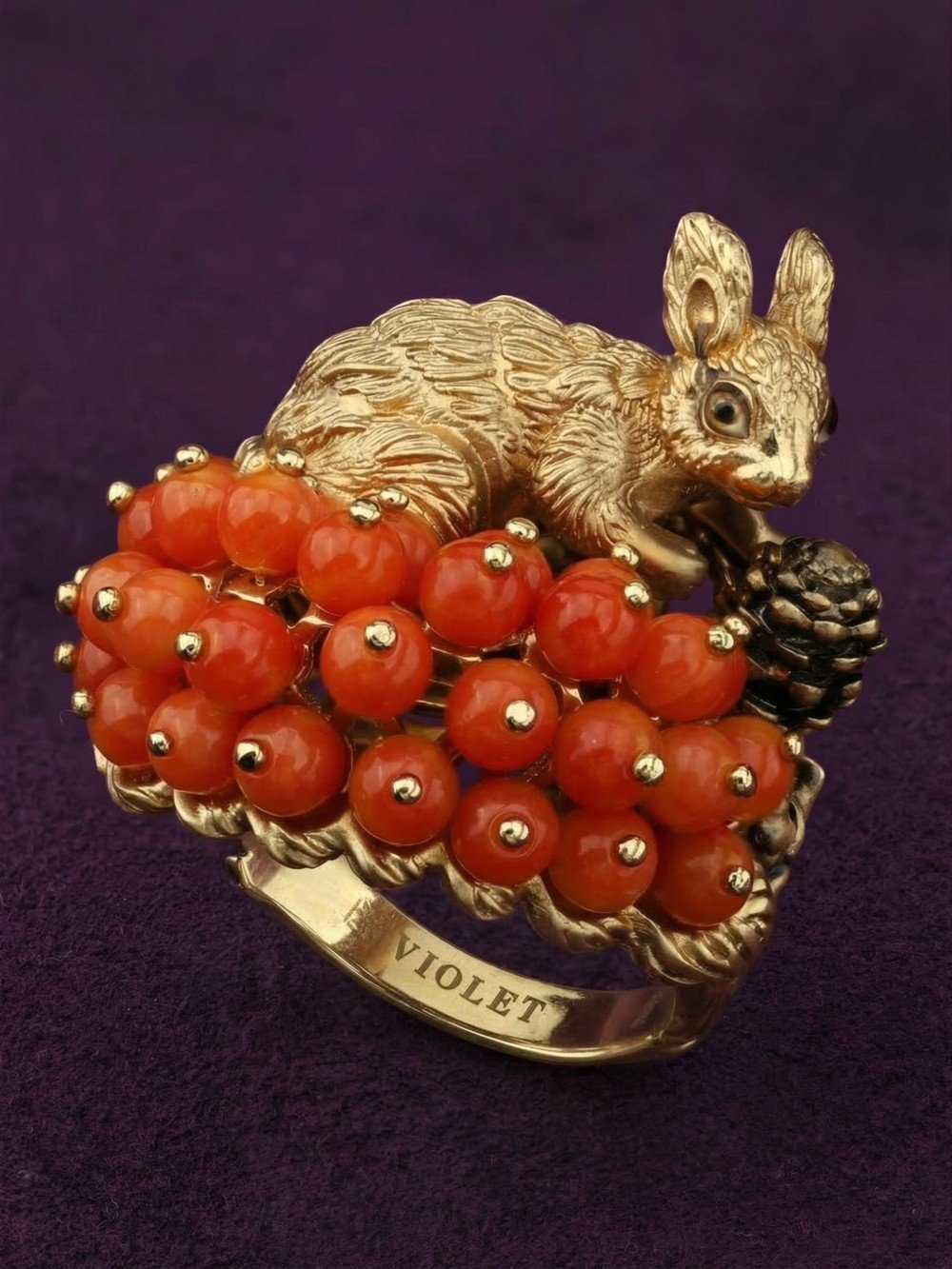 Кольцо из лимонного золота c эмалью и кораллом