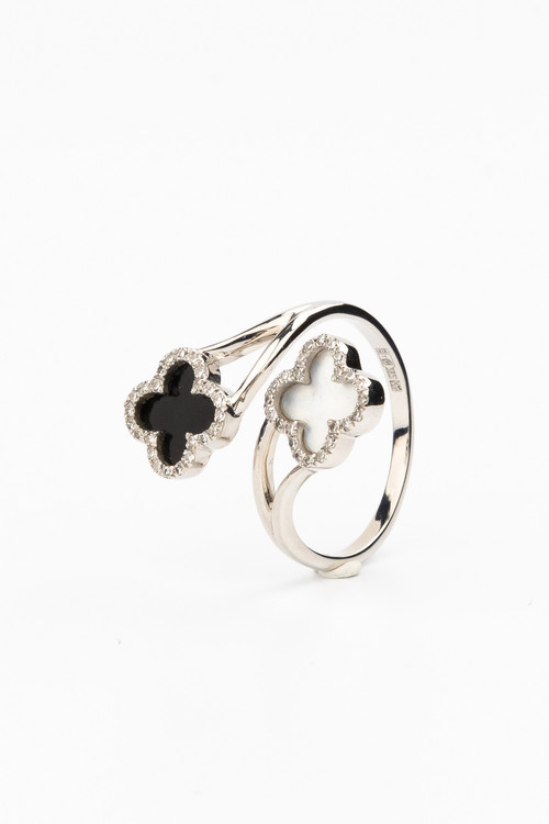 Кольцо из белого золота c бриллиантами, ониксом и перламутром