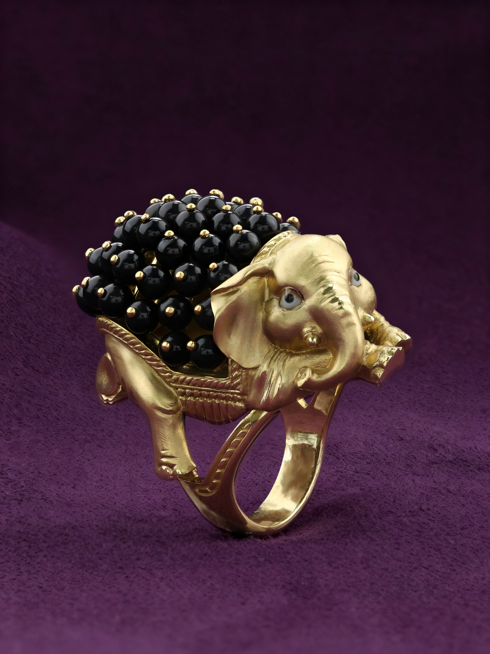 Кольцо из лимонного золота c эмалью и ониксом