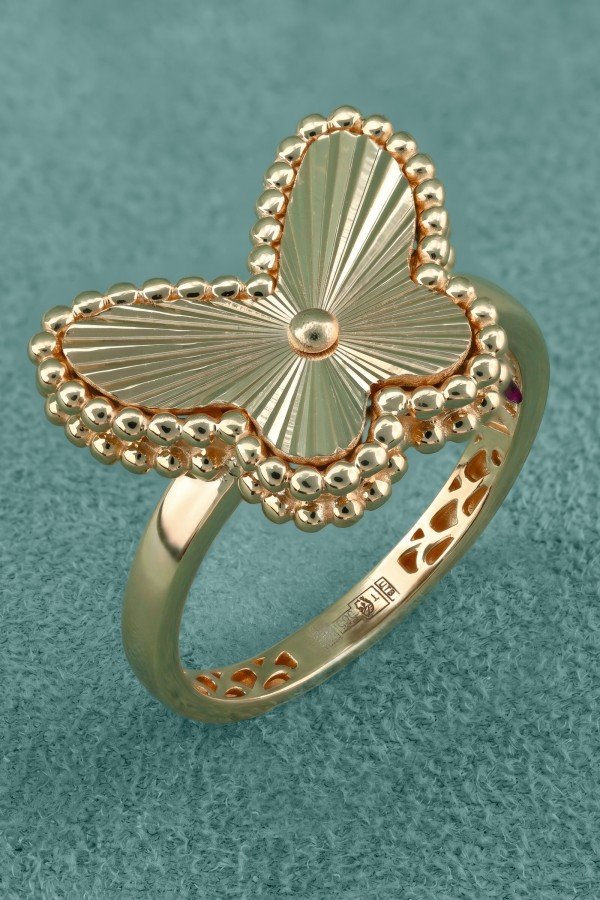 Кольцо из золота c рубином