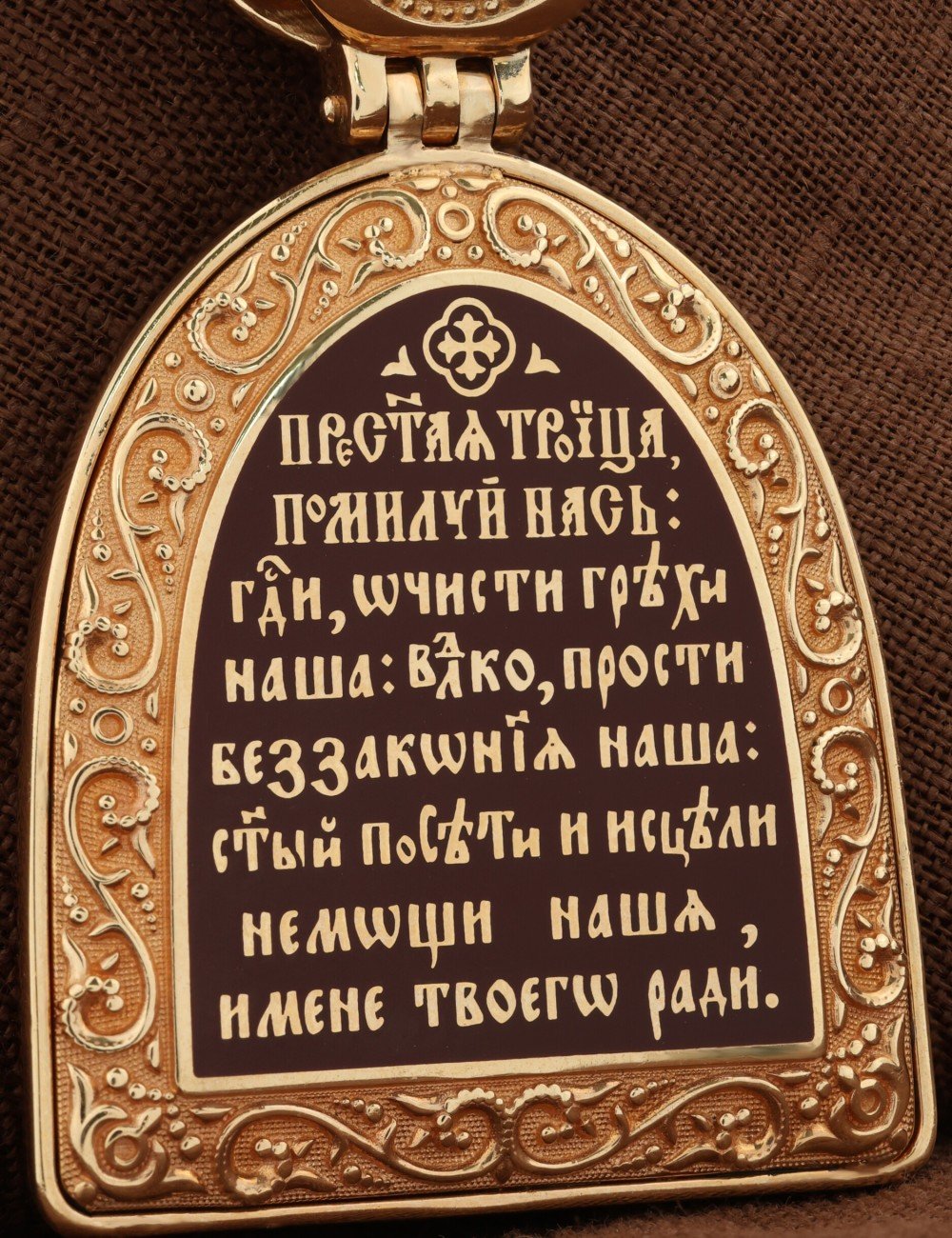 Образок из золота 585 пробы c эмалью, рубином и бивнем мамонта