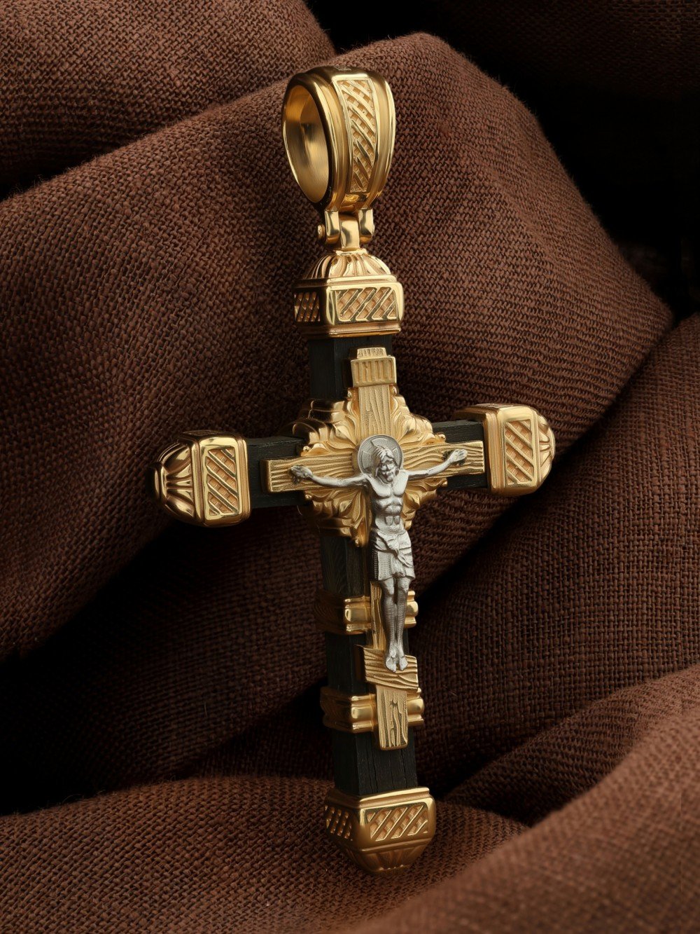 Крест из лимонного золота c эбеновым деревом