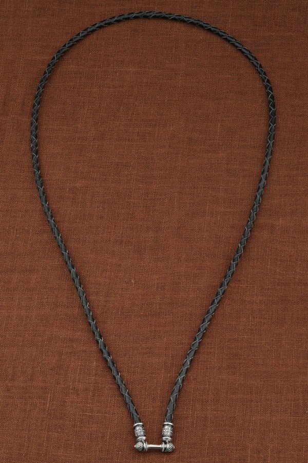 Гайтан из белого золота c кожаным шнурком