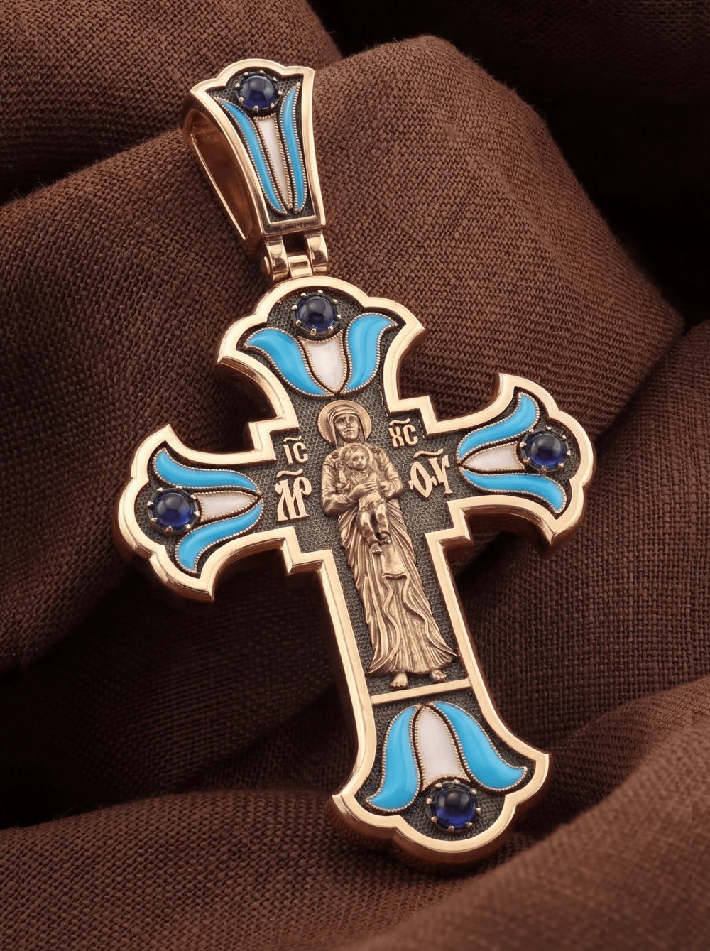Крест из золота c эмалью и сапфиром