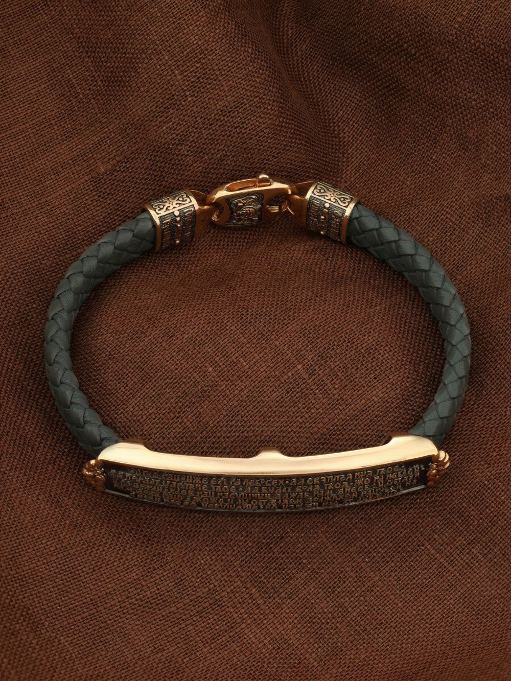 Браслет из золота c кожаным шнурком